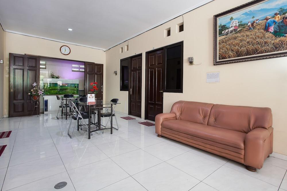 Reddoorz At Graha 99 Simomulyo Ξενοδοχείο Σουραμπάγια Εξωτερικό φωτογραφία