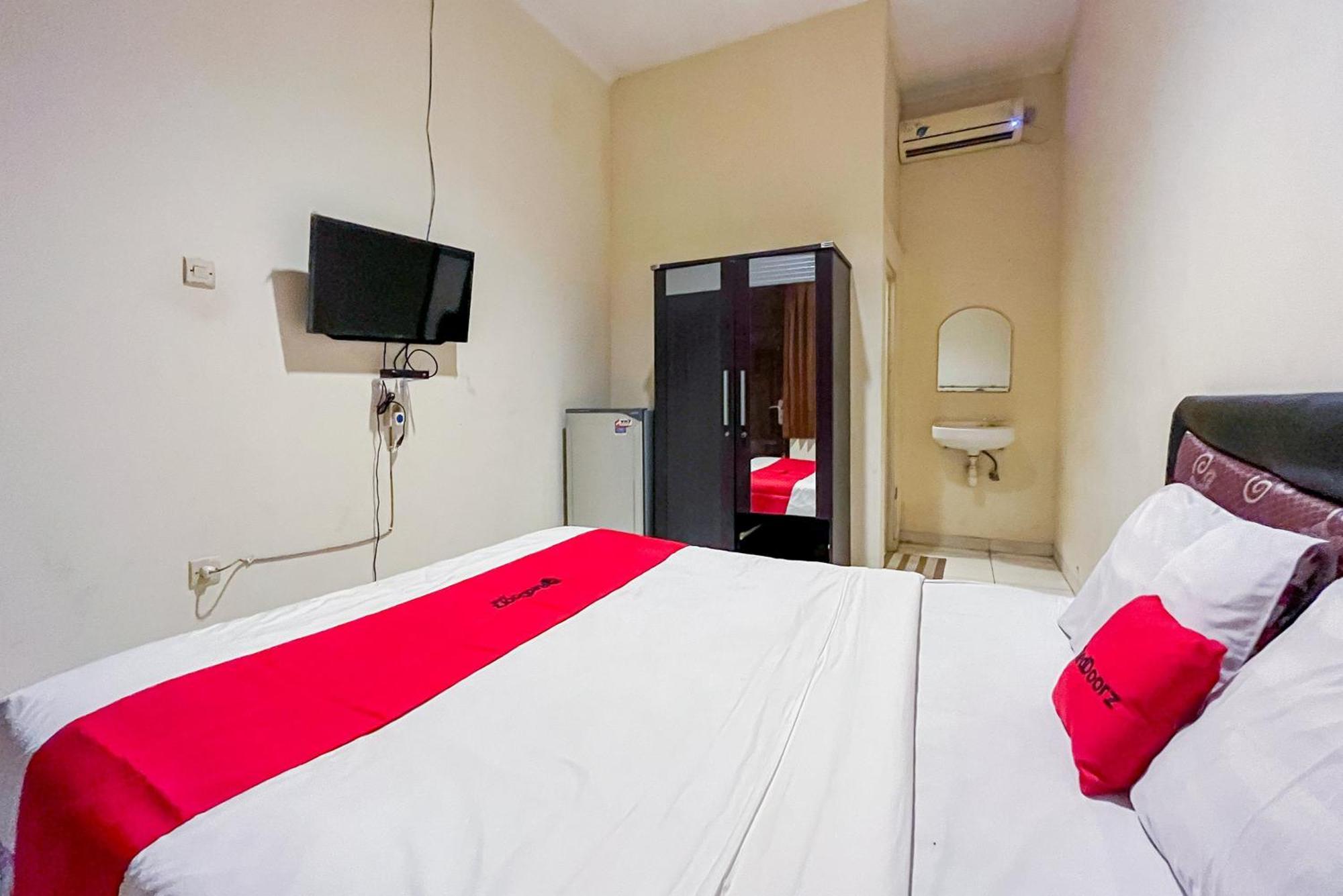 Reddoorz At Graha 99 Simomulyo Ξενοδοχείο Σουραμπάγια Εξωτερικό φωτογραφία