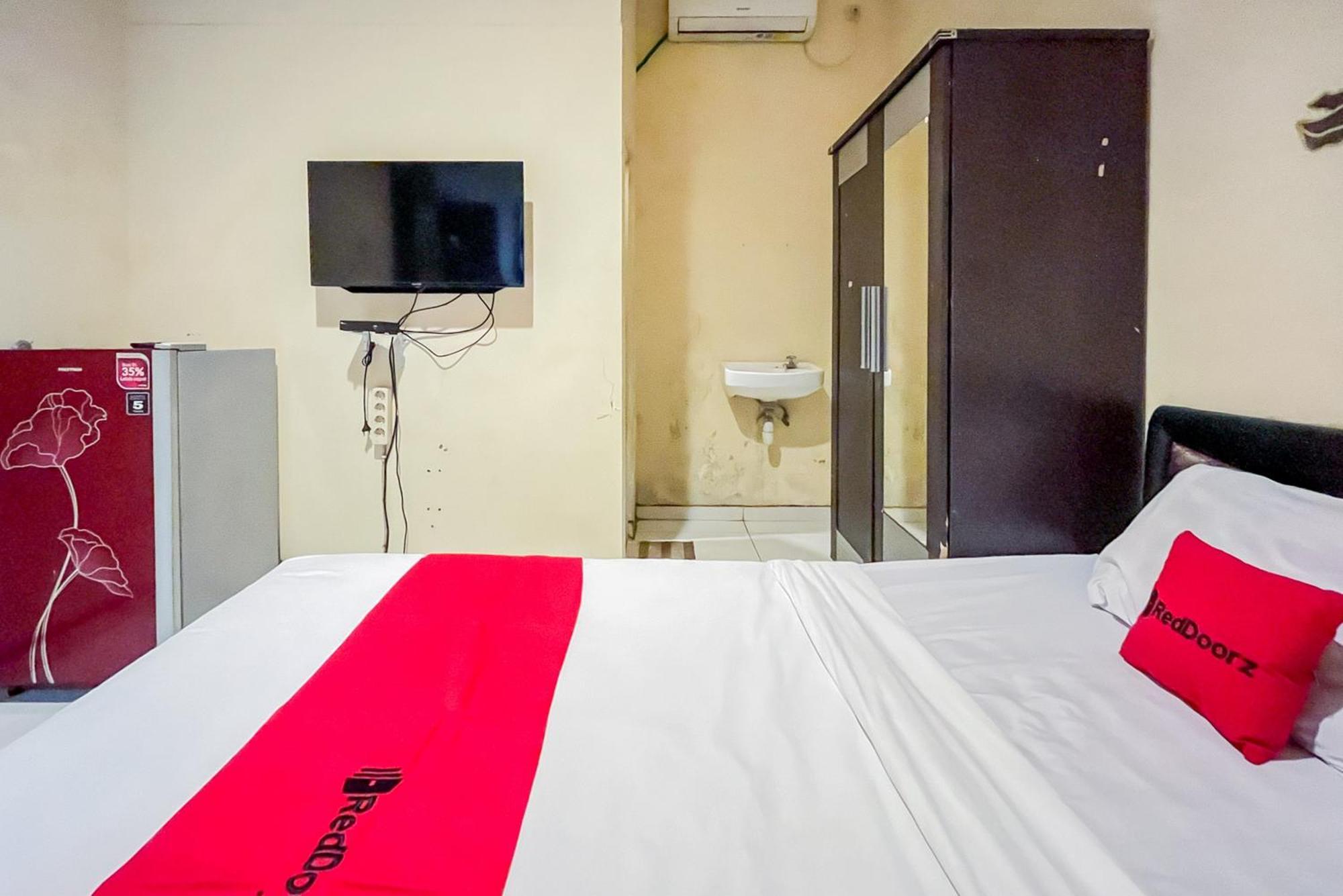 Reddoorz At Graha 99 Simomulyo Ξενοδοχείο Σουραμπάγια Εξωτερικό φωτογραφία