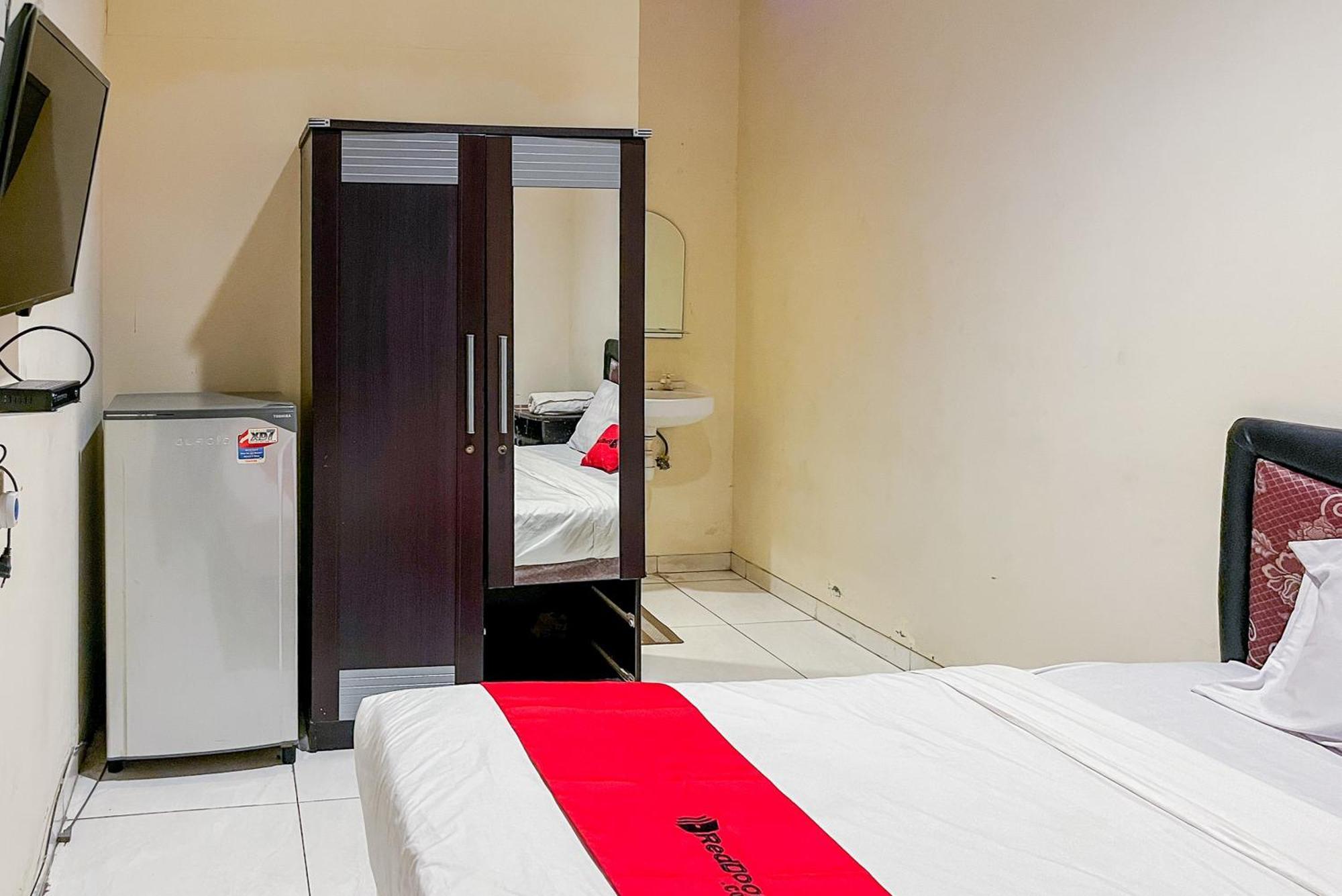 Reddoorz At Graha 99 Simomulyo Ξενοδοχείο Σουραμπάγια Εξωτερικό φωτογραφία