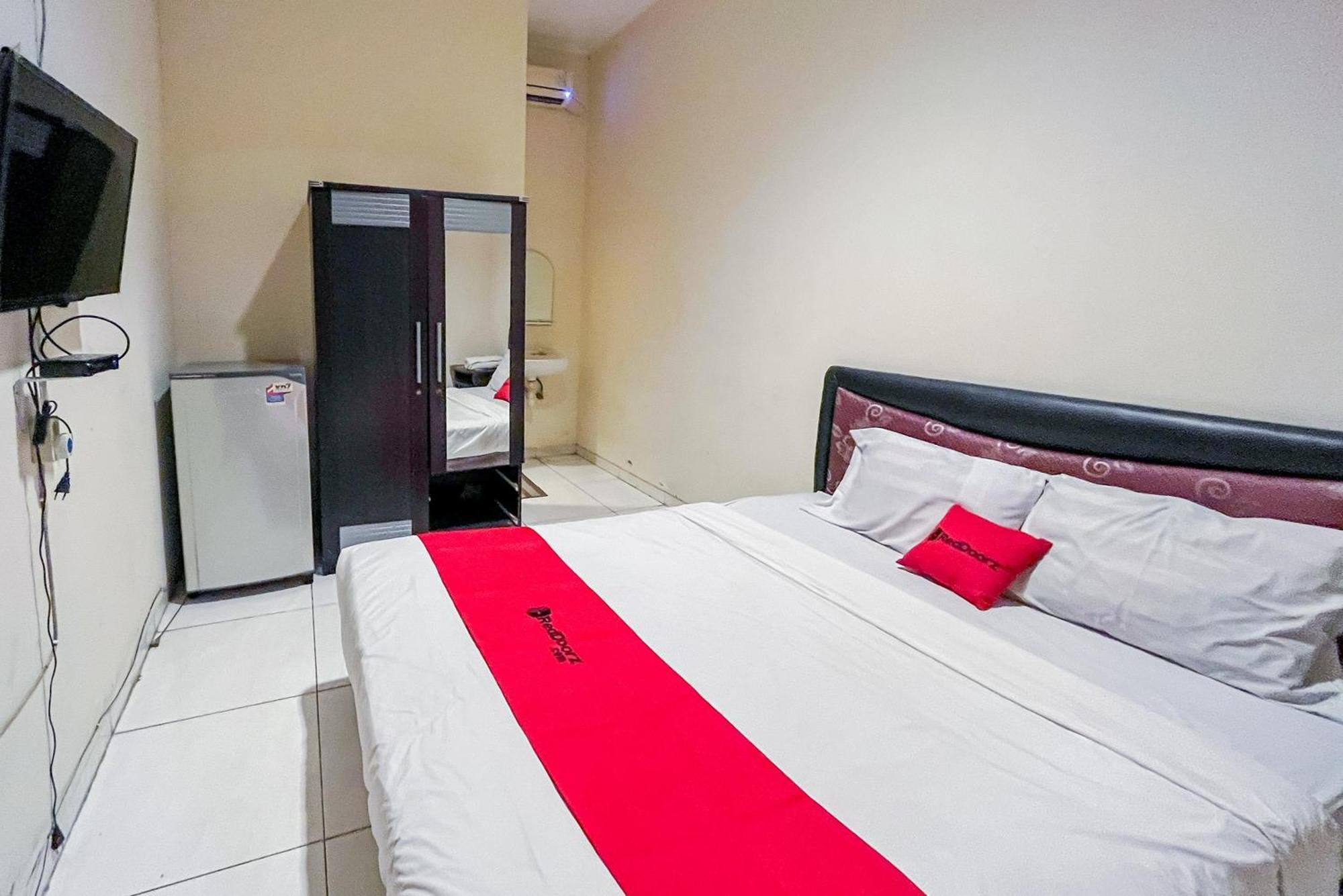 Reddoorz At Graha 99 Simomulyo Ξενοδοχείο Σουραμπάγια Εξωτερικό φωτογραφία