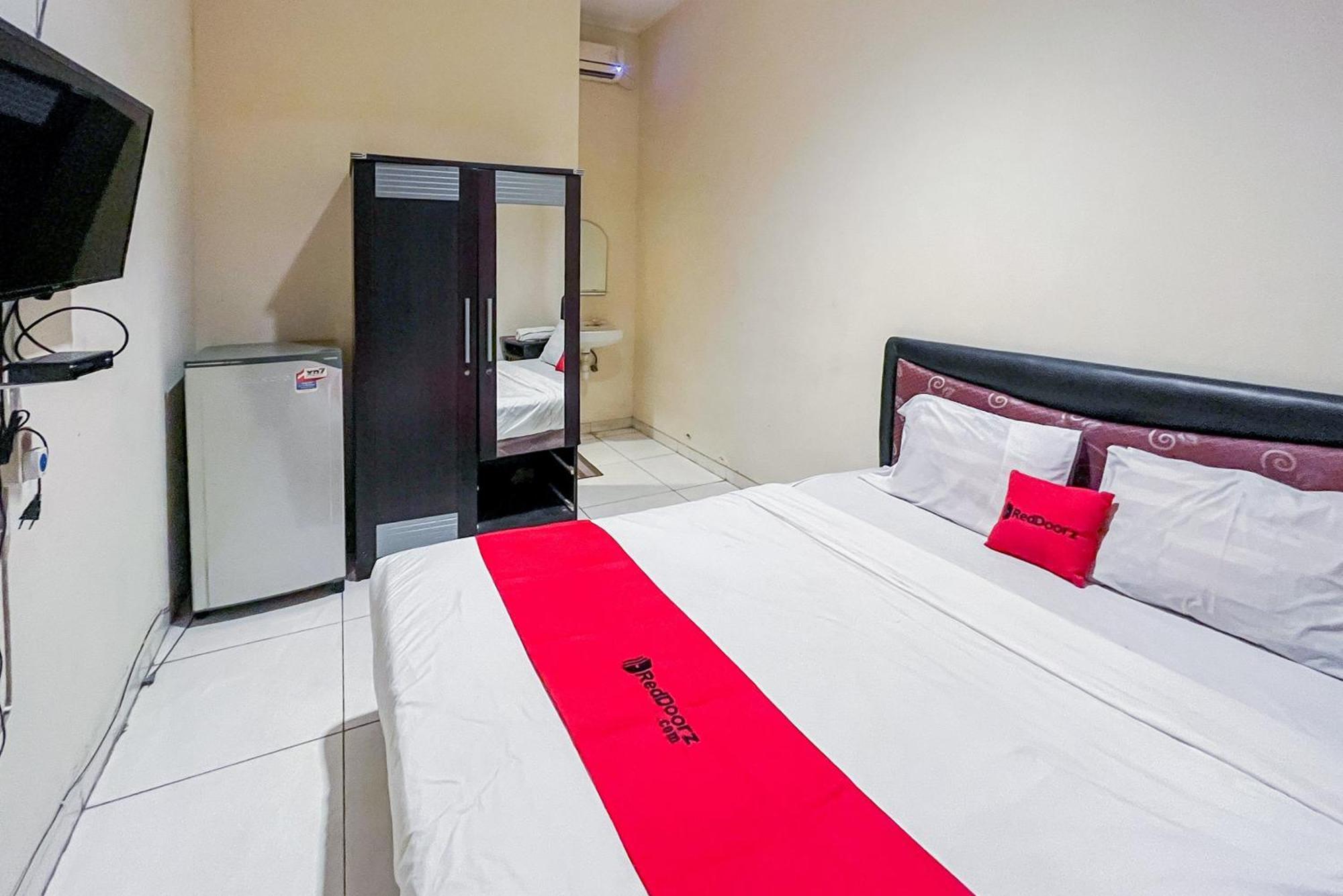 Reddoorz At Graha 99 Simomulyo Ξενοδοχείο Σουραμπάγια Εξωτερικό φωτογραφία