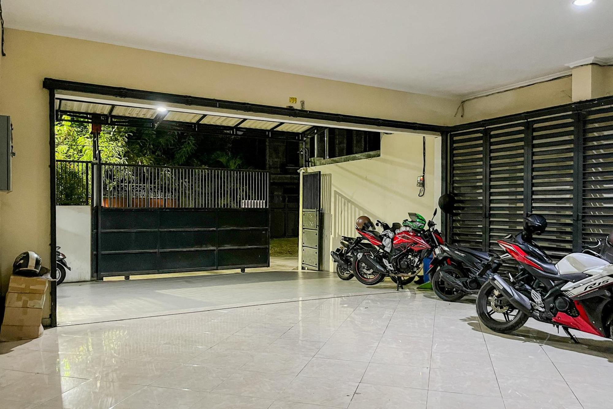 Reddoorz At Graha 99 Simomulyo Ξενοδοχείο Σουραμπάγια Εξωτερικό φωτογραφία