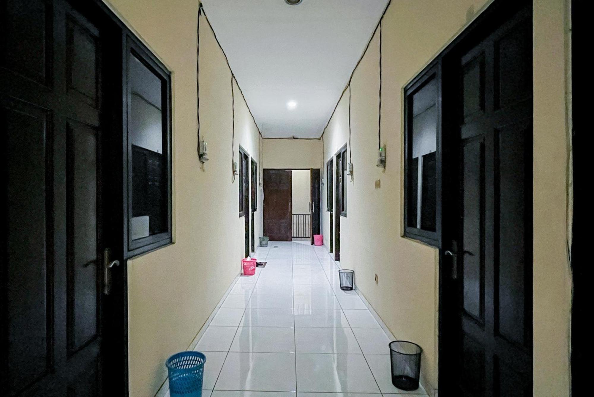 Reddoorz At Graha 99 Simomulyo Ξενοδοχείο Σουραμπάγια Εξωτερικό φωτογραφία